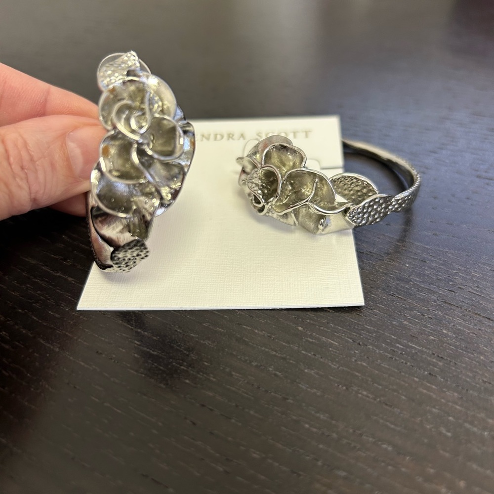 ON RESERVE FOR TRGOMEZ Kendra Scott Flower Hoop Earrings